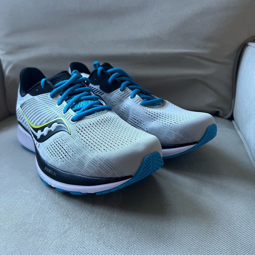Men’s saucony sneaker size 11.5